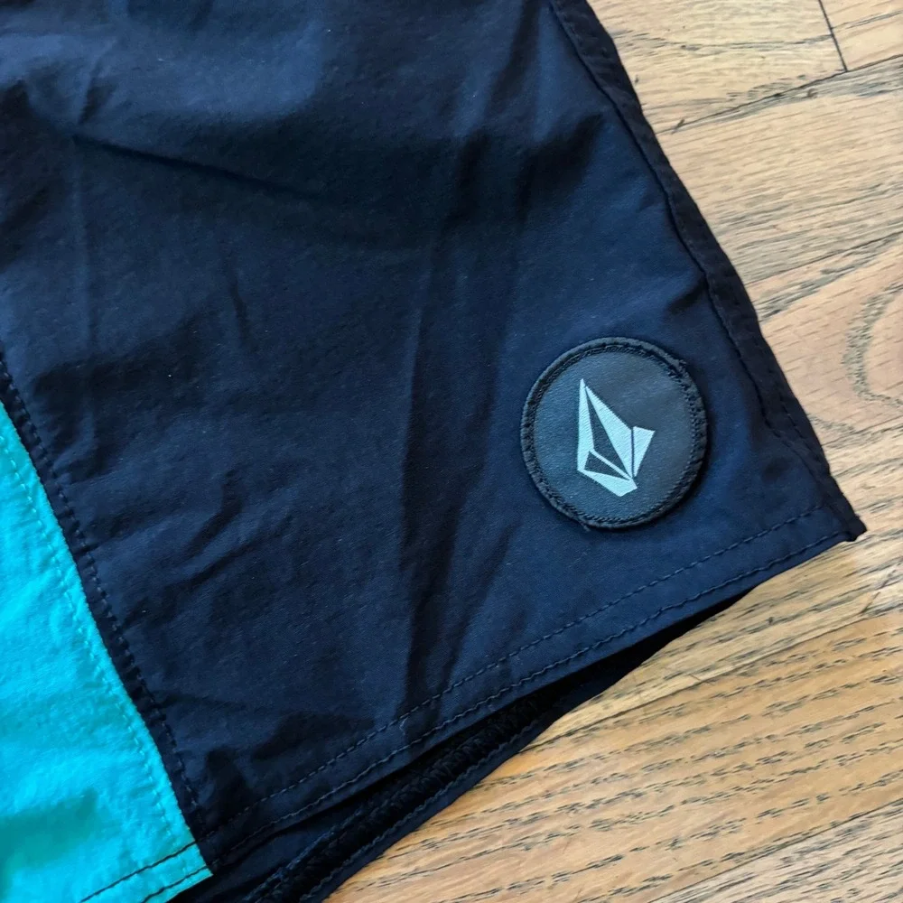 NWT Volcom Liberators Mens Large Colorblock Board‎ Shorts Blue Tan Black Swim